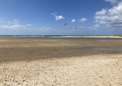 Deportes náuticos en el estuario del río Salado en Conil de la Frontera